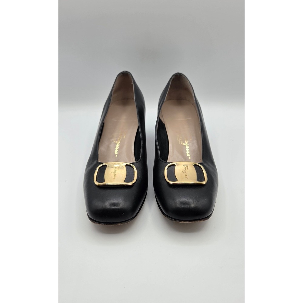 Salvatore Ferragamo Gancini Women's Pumps 8.5 B Black Leather Gold Buckle Italy - Picture 2 of 14